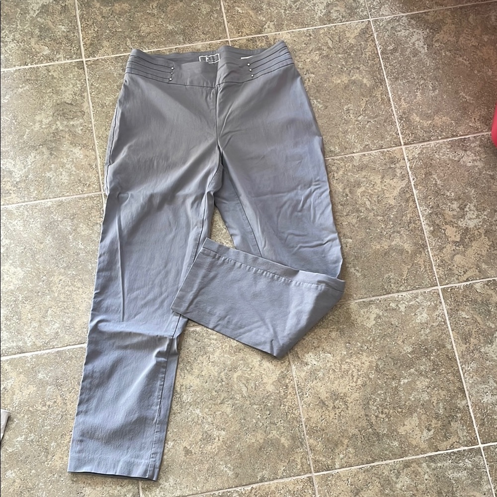 JM Collection Women’s Gray trousers / dress pants